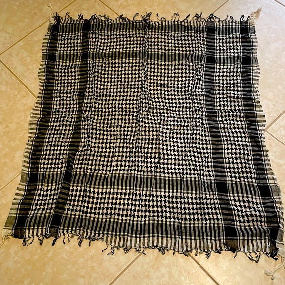 Scarf - Picture 1 of 3